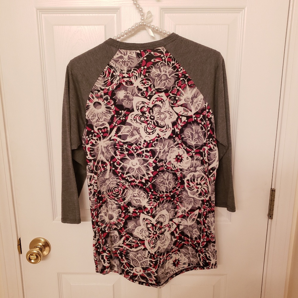LulaRoe | Randy Tee w/ Design Size Small - Picture 6 of 8